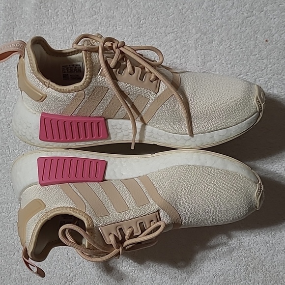 Adidas NMD R1 Halo Blush Wonder White Sneakers Size 7.5 Womans - Picture 4 of 9